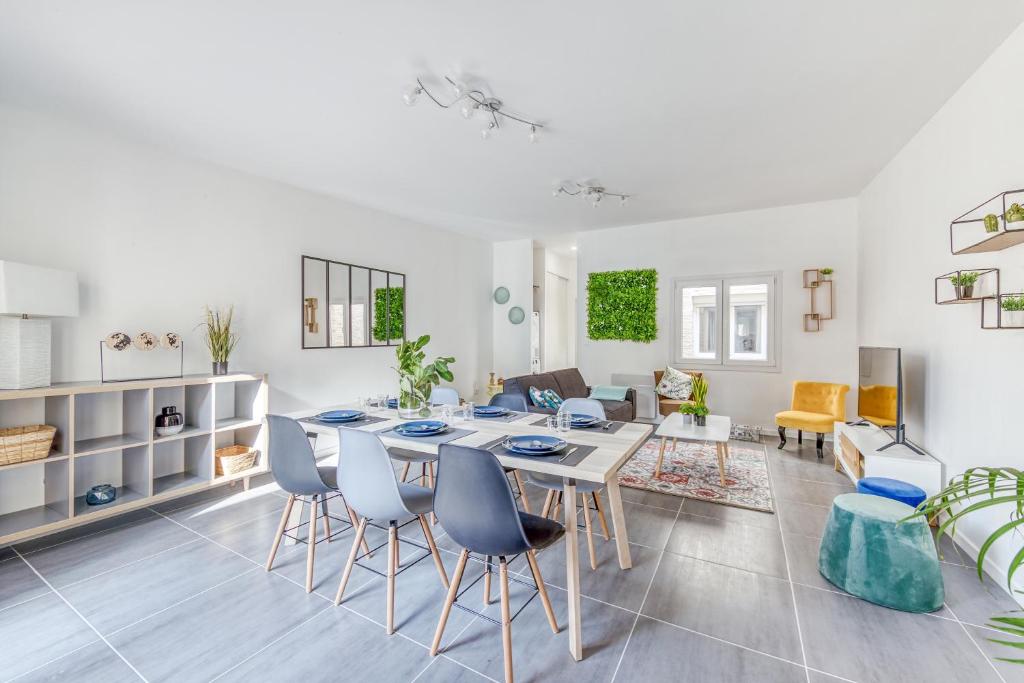 Villa Spacieuse 6 ch/12 personnes/ 6 SDB WC privée, Valenciennes