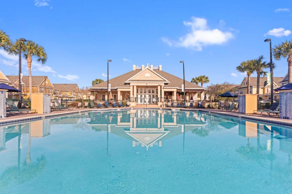 The Villas at Seven Dwarfs - 4564 Luxury Villa - Near Disney - Water Park, Kissimmee