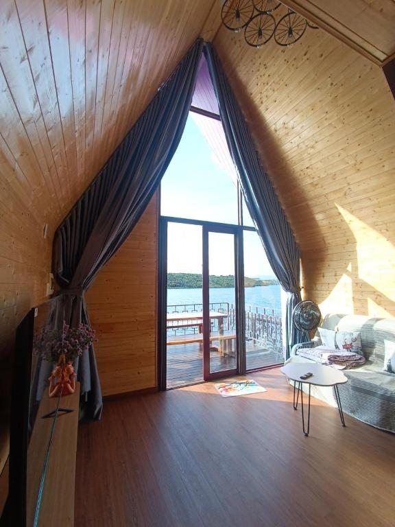 Hồ Mây Homestay