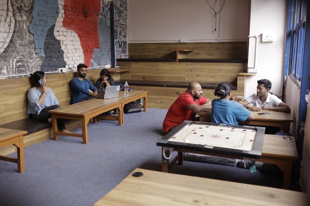 Live Free Hostel Varanasi 전경