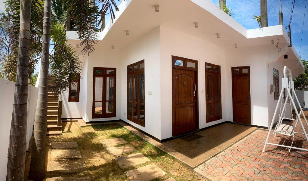 Trinco Waves, Trincomalee