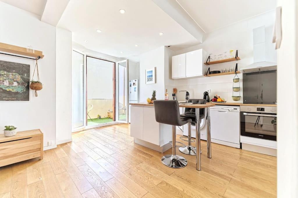 CENTRE VILLE-GRAND APPARTEMENT DE 50 M2 - COSY AVEC TERRASSE -Wifi - 3
