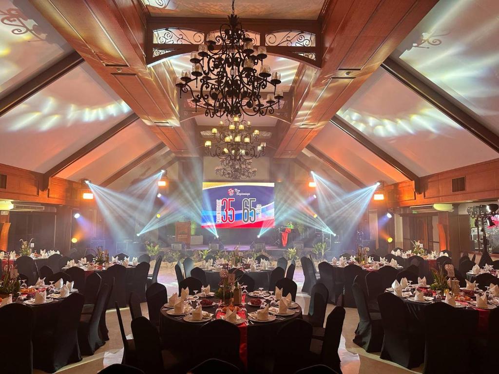 Banquet hall