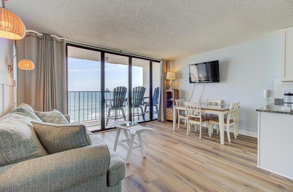 0705 Palms That Sway by Atlantic Towers, Carolina Beach