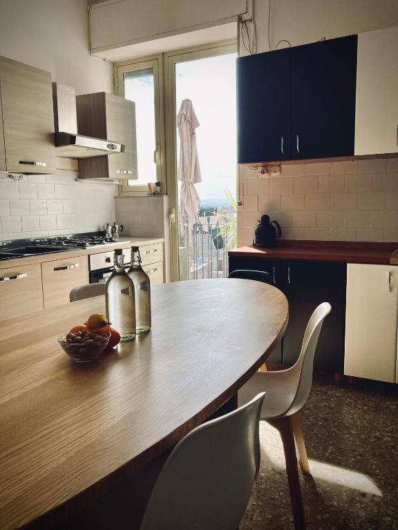 Shared apartment in Catania center., Katánie