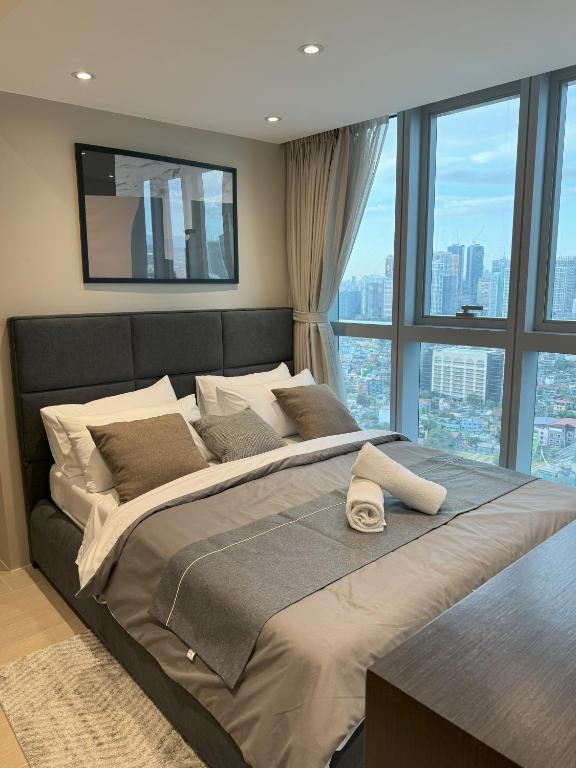 Staycations Up Above 16 @ BGC 2BR, Manila
