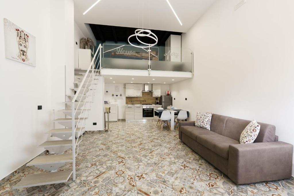 House Aury, Syrakusy