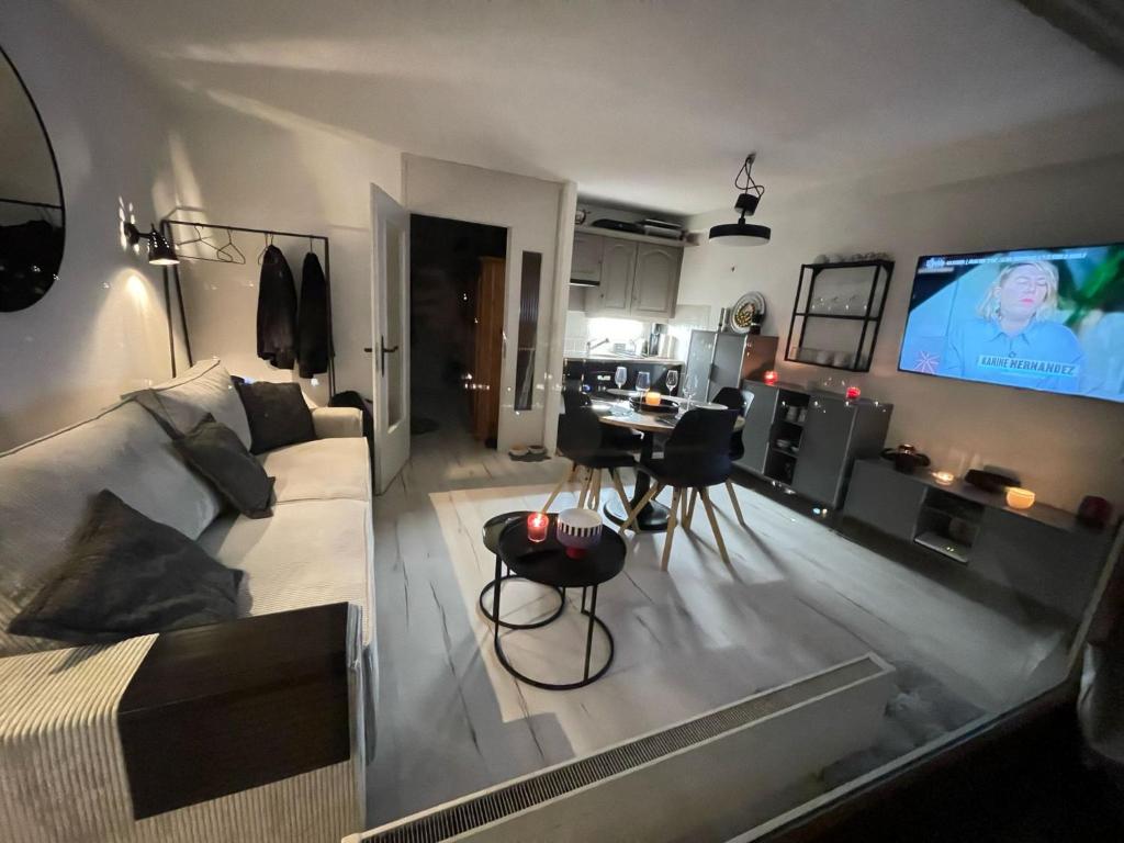 Vincenzo appart, Studio Confortable à Nendaz, accès Direct au Télécabine de Tracouet et Parking Souterrain Inclus, Nendaz