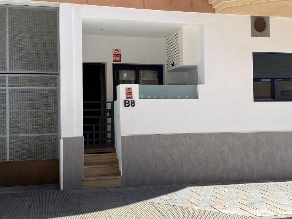 Centrico y Practico piso con entrada independiente - 3