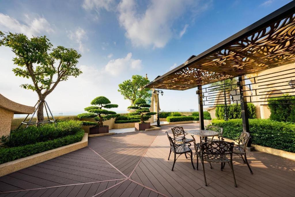 iHome Luxury Apartment in D&#8217;eldorado tower