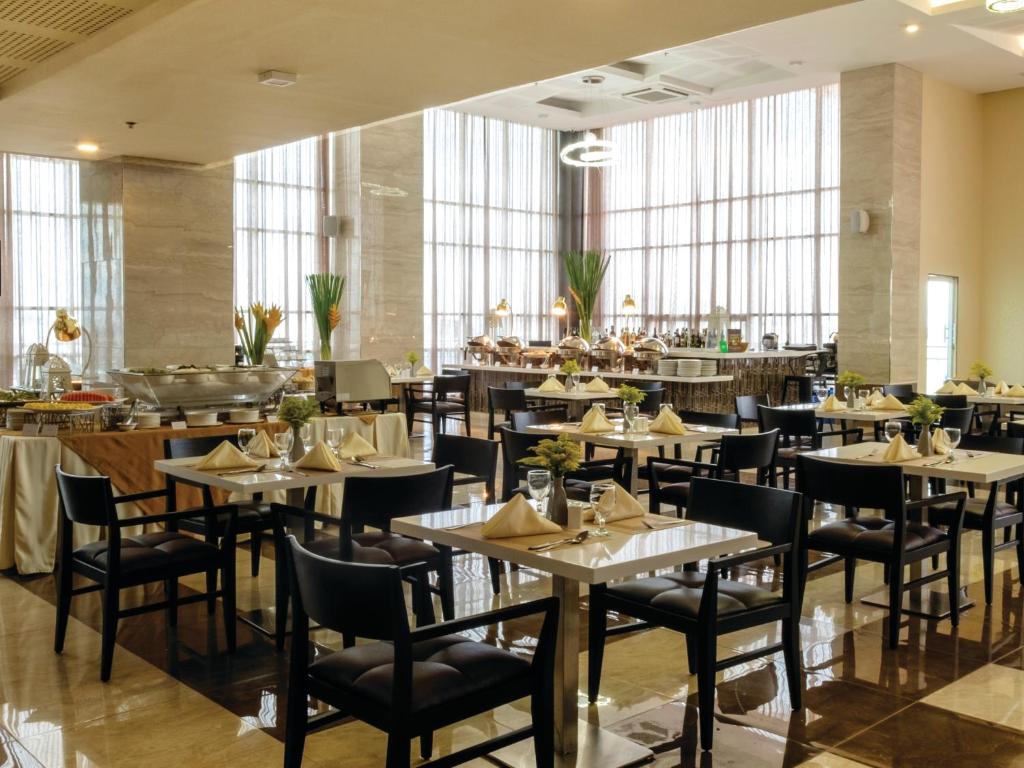 Restaurant, One Central Hotel in Cebu