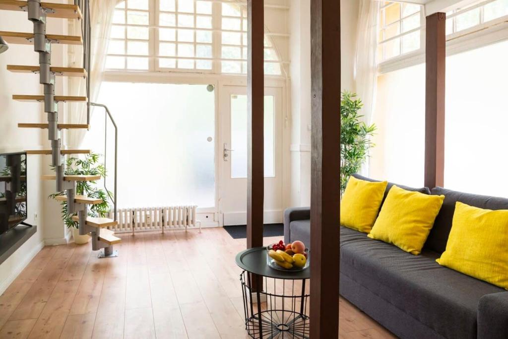 Stylish Loft Apartment plus SelfCheckIn plus Street Parking