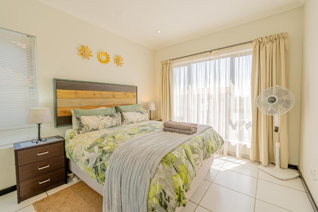 Cosy Butterfly Comforts 2 Bed Top Floor Unit, Fourways
