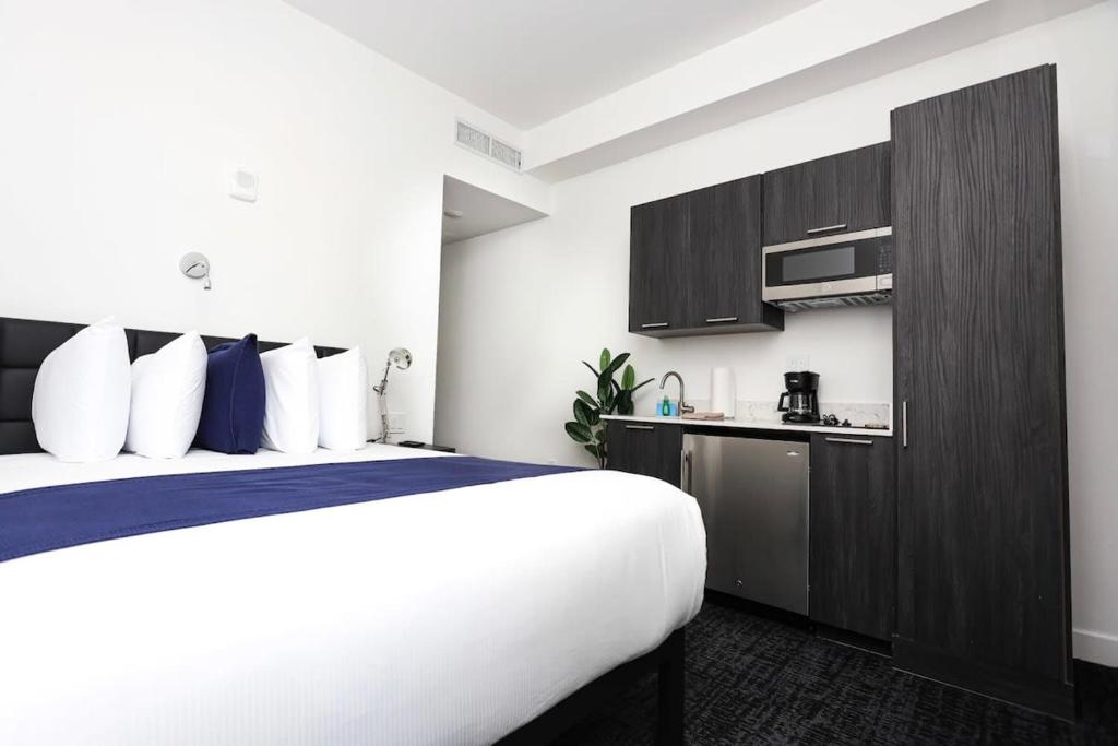 Stylish Studio in Fenway Neighborhood - Unit #305, Boston