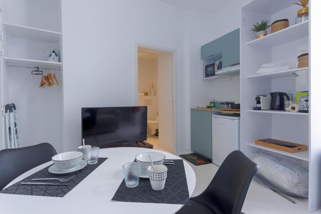 LE MIMONT studio central et calme, séjours en couple ou congrès - 3