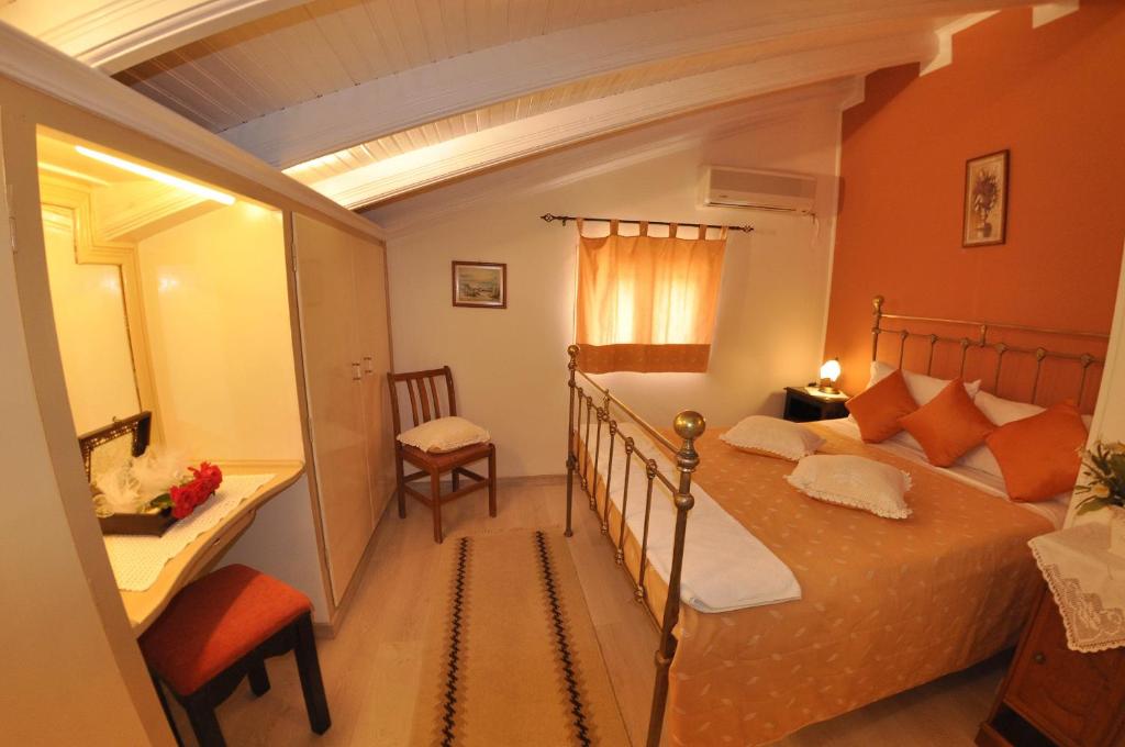 Mazis Apartments — Hotel rooms in Agios Gordios, Ionian Islands