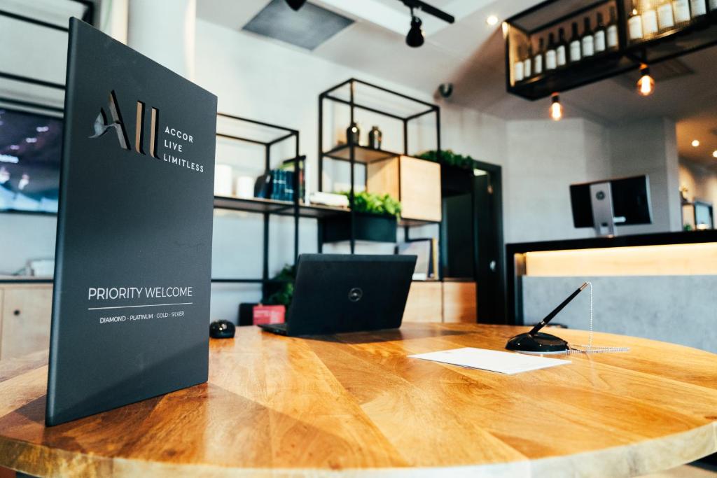 フロント・ロビー