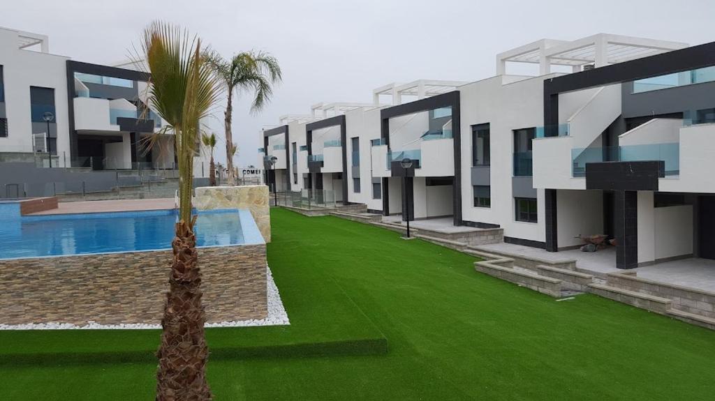 Oasis Beach - Top floor with seaview - 2