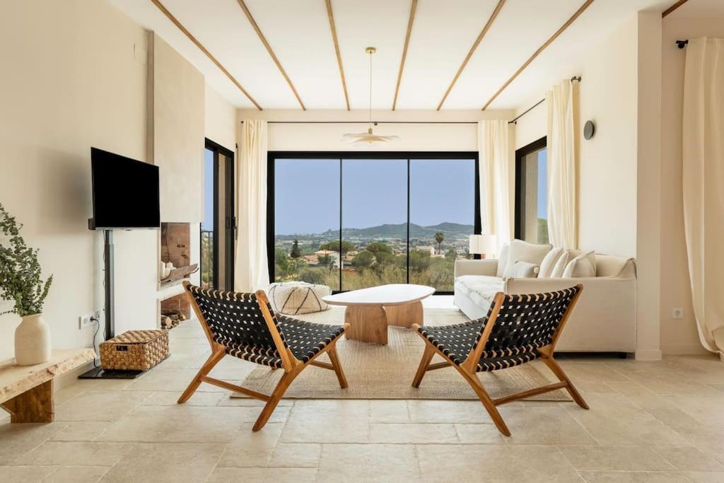 Panoramic views and pool in Villa del Alba - 3
