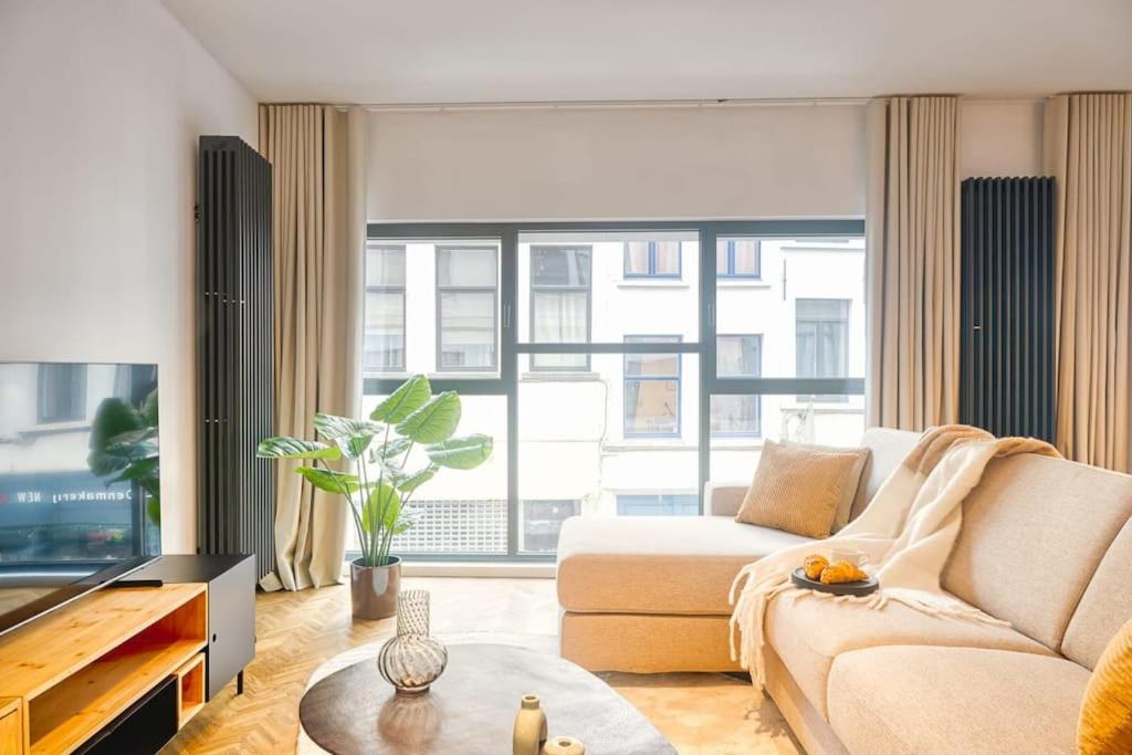 Ample 2-BR Apt in Antwerp, Antverpy