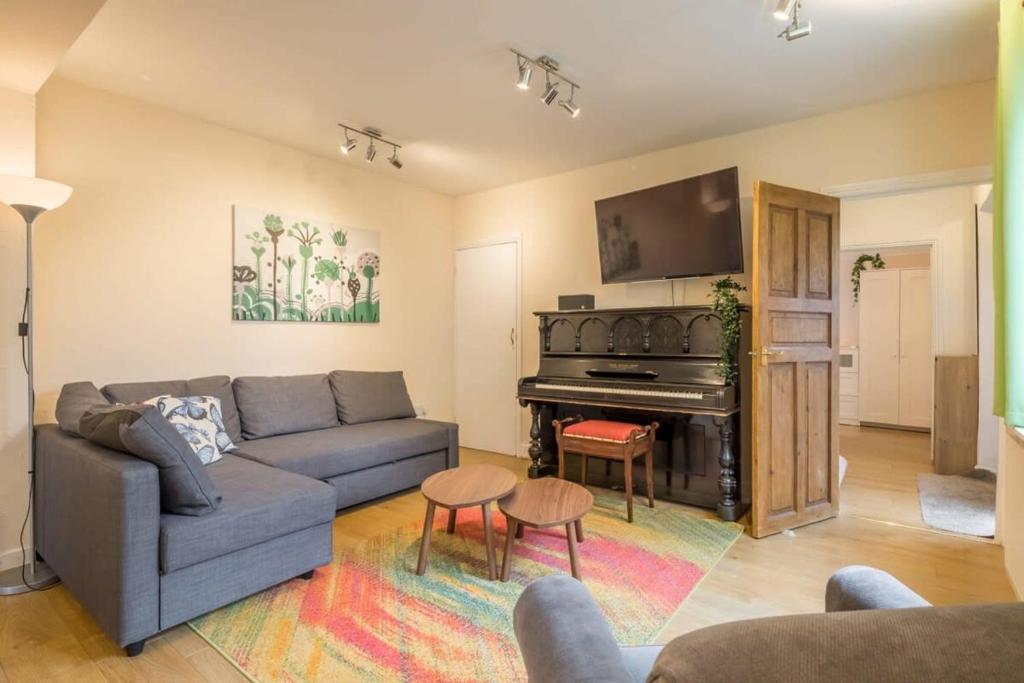 4 Bed Central Home - Perfect Location with Parking, Cambridge