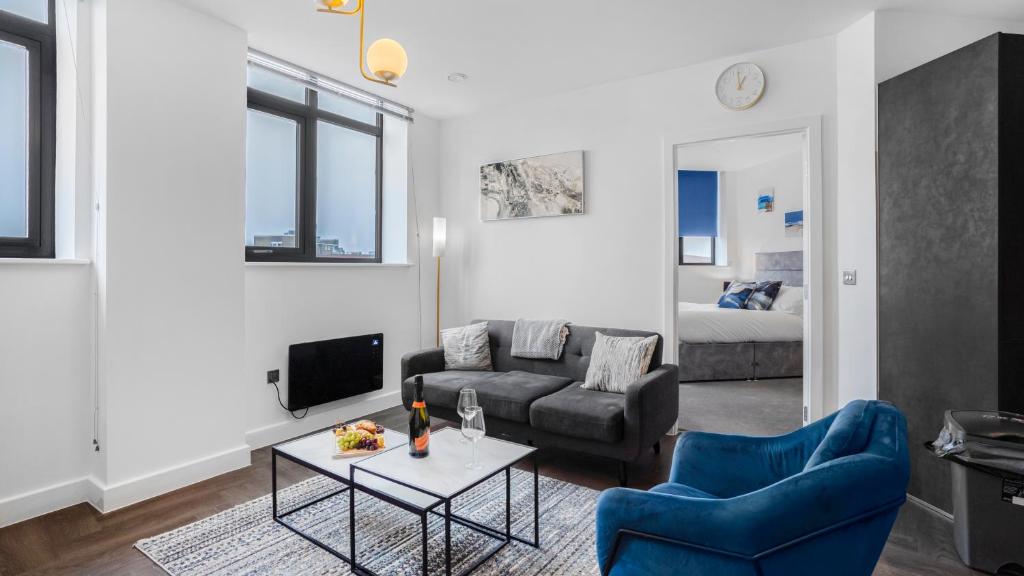 Priority Suite - Modern 2 Bedroom Apartment in Birmingham City Centre - Perfect for Family, Business and Leisure Stays by Estate Experts, Birmingham