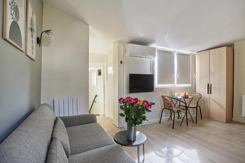 Residence Center of Paris by Studio prestige - 4