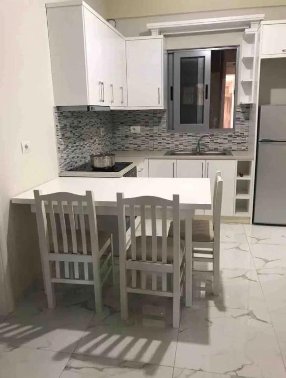 Dea's Studios, Sarandë