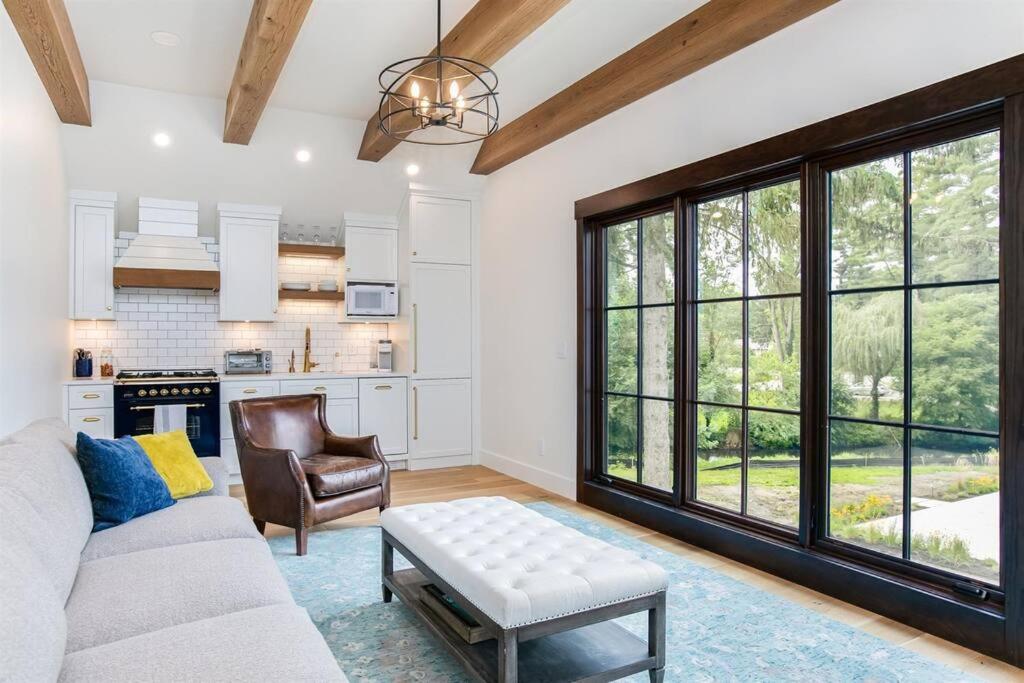 3 BR 2 BA Loft at Fr. Sorin's w/ Paddle Tennis, South Bend