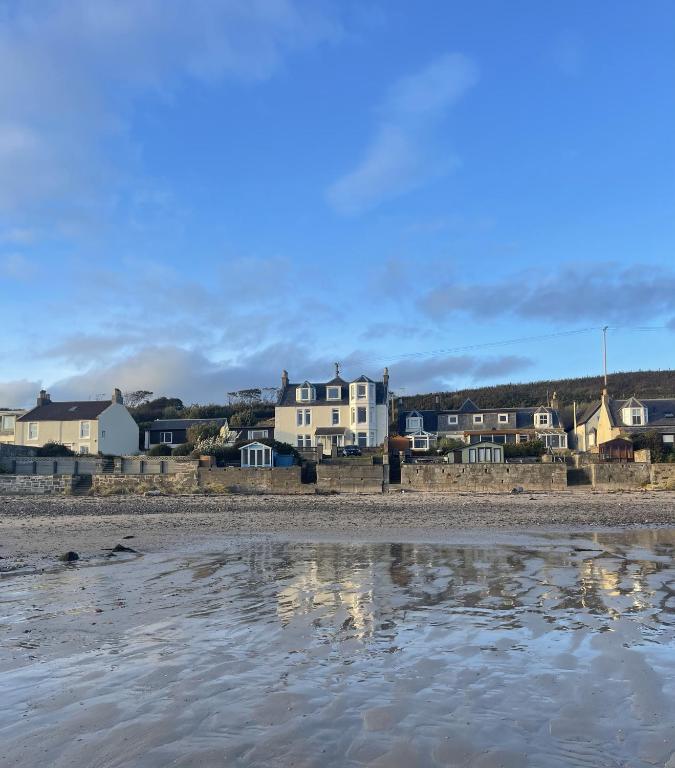 Rollo Villa, 4 bed luxury apartment, superb sea views, Lower Largo, 25 mins to St Andrews, Lower Largo