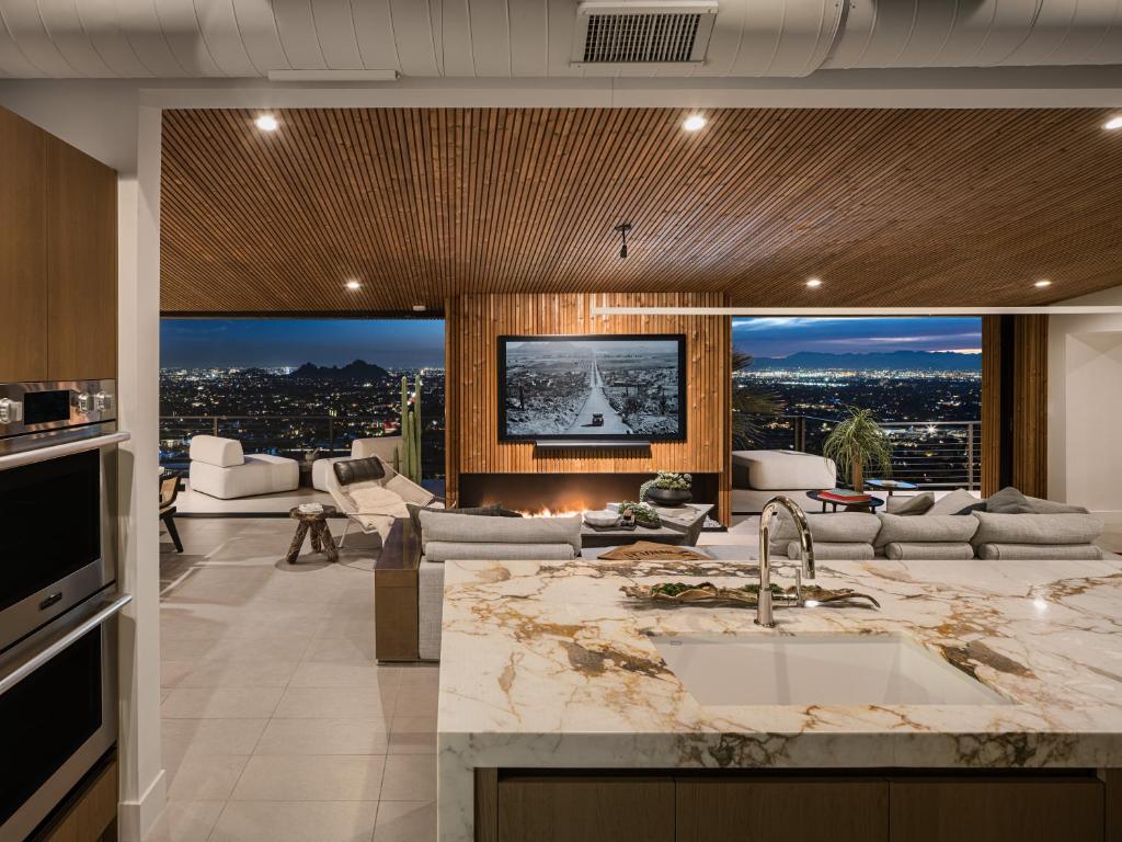 Skyeview - Award-winning Mountaintop Oasis, Phoenix