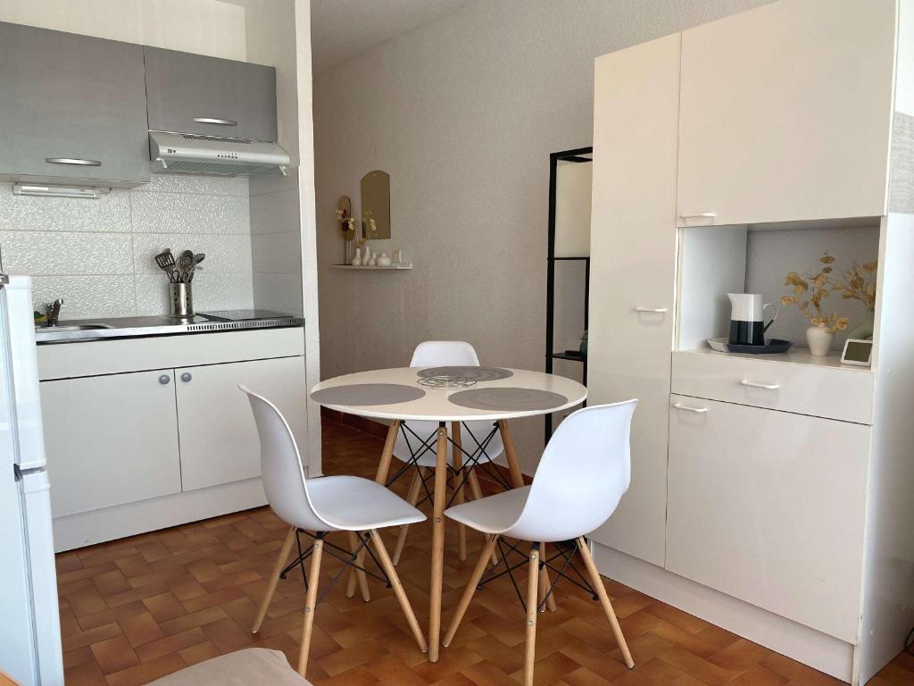 Appartement T1 avec climatisation, balcon et cuisine équipée - FR-1-553-249 - 2