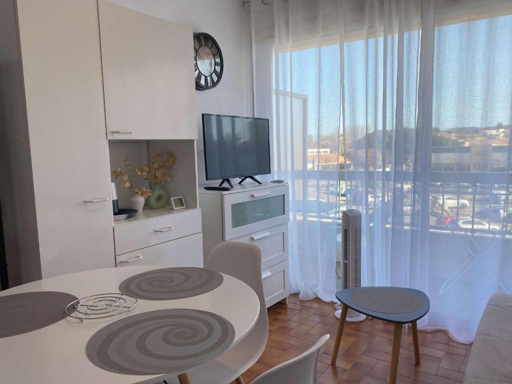 Appartement T1 avec climatisation, balcon et cuisine équipée - FR-1-553-249 - 5