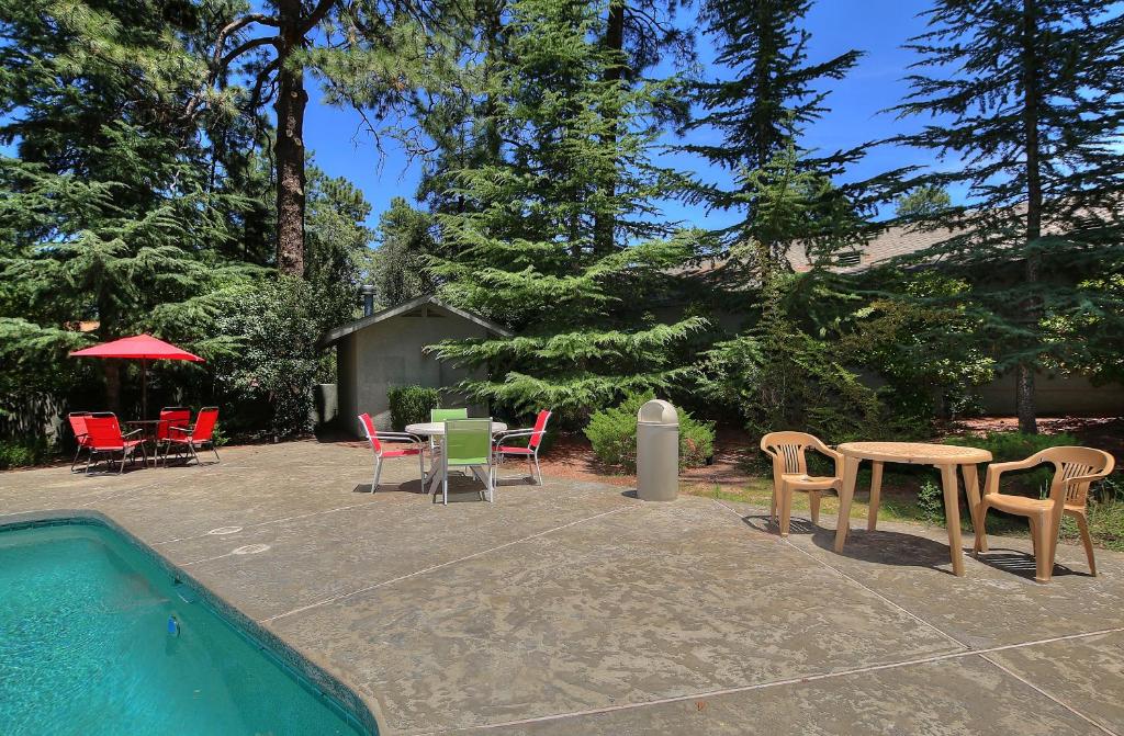 Majestic Mountain Inn Photo 24