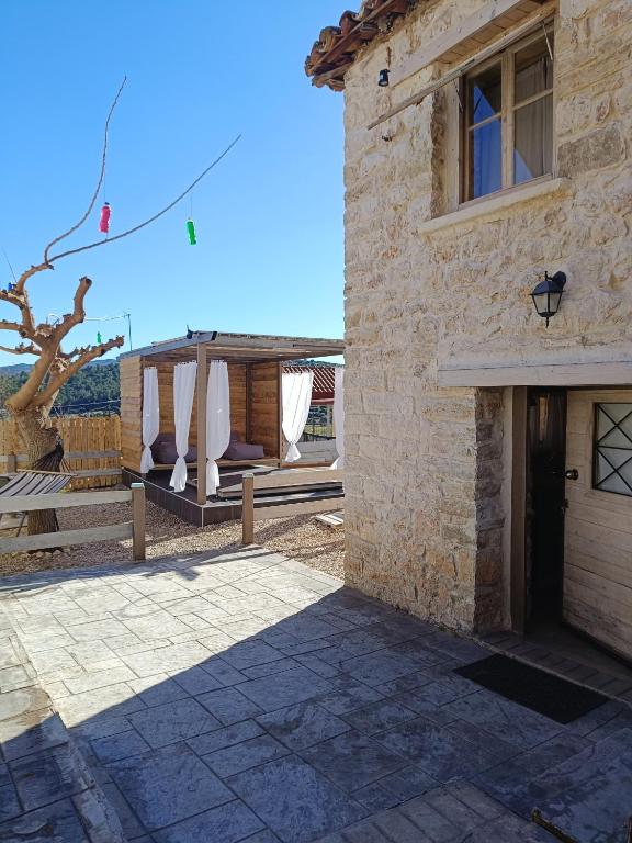 Agios Ioannis Stone Cottage with Private Heated Pool & Hydro-massage, Áyios Ioánnis
