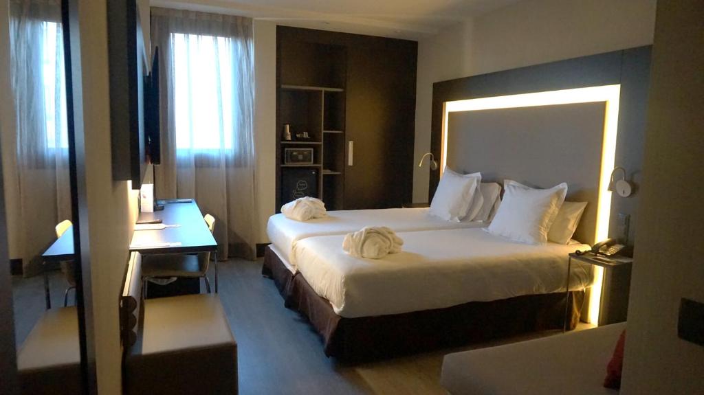 Hotel Room 4
