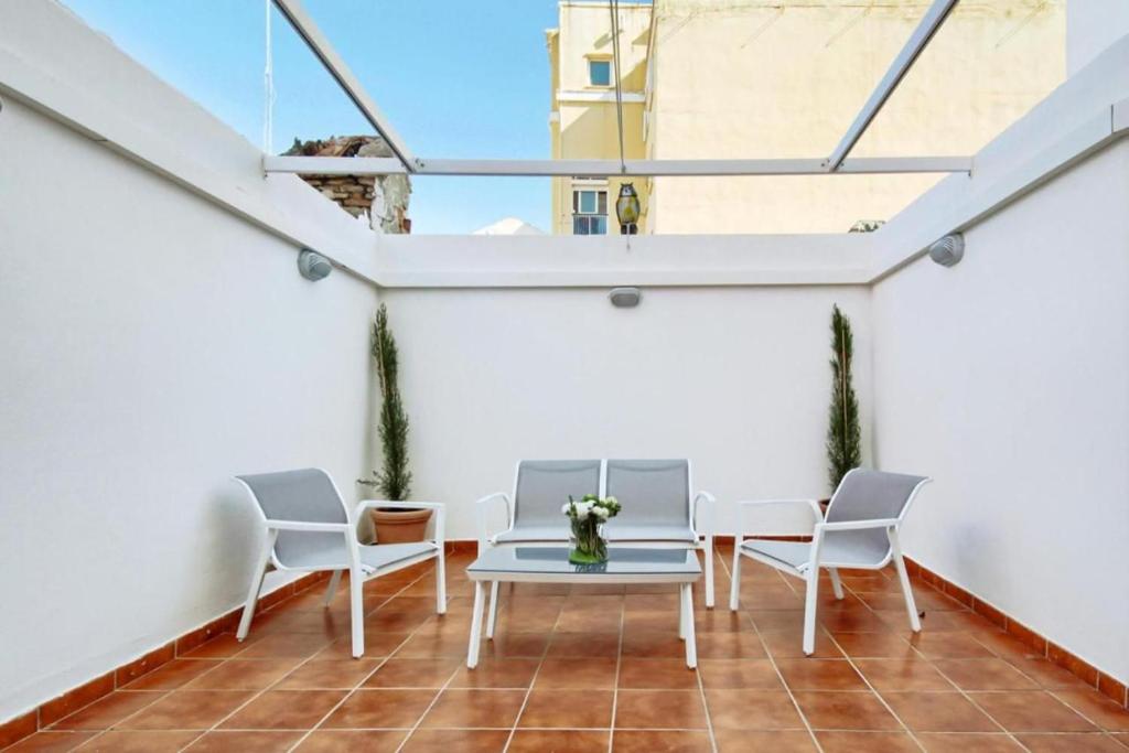 Amplio piso con terraza, Малага