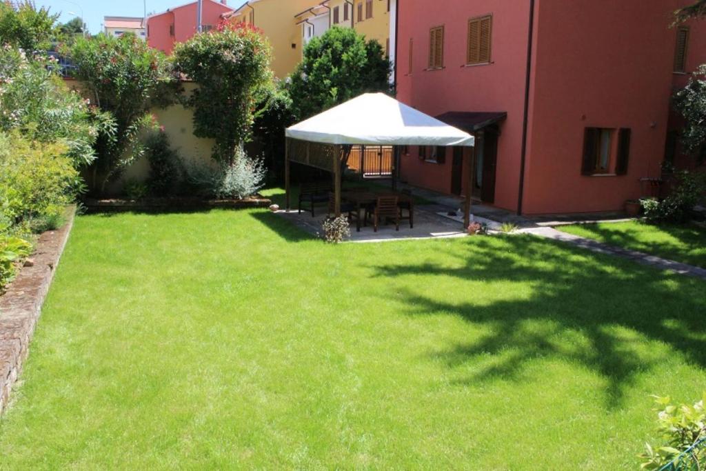 TRILO GREEN CON GIARDINO E POSTO AUTO PRIVATO - 1