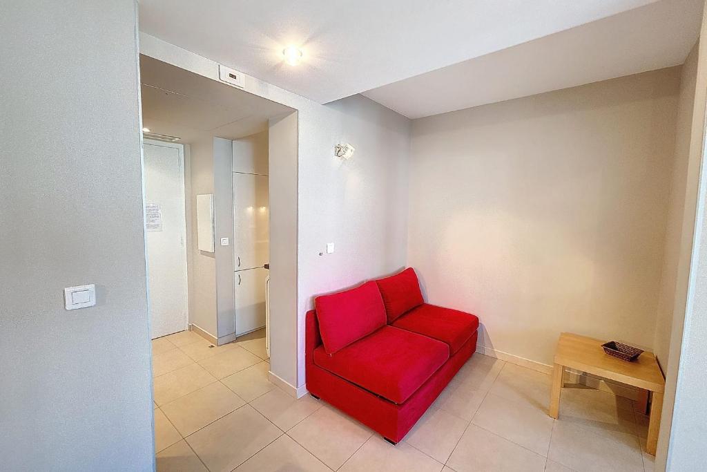 HENRI CAMILLE REAL ESTATE - Rouaze 2 -Studio à 50m center - 2
