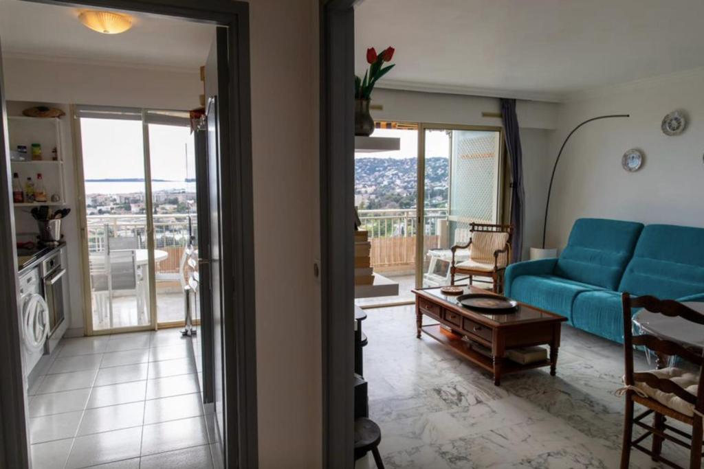 Lovely 48 m2 appt with sea view and swimming pool, Antibes