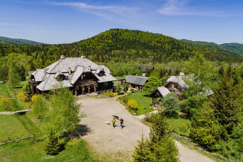 Sosnowy Dwór, Cisna