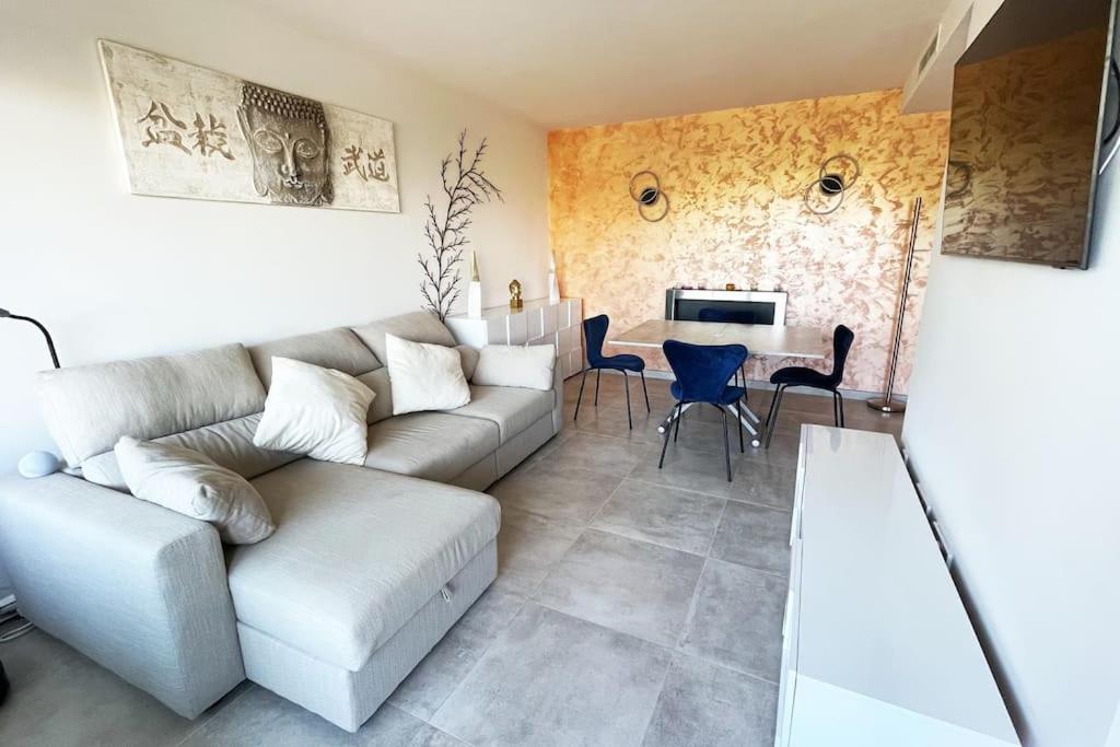 Apartment by the beach with pool and private parking - 5