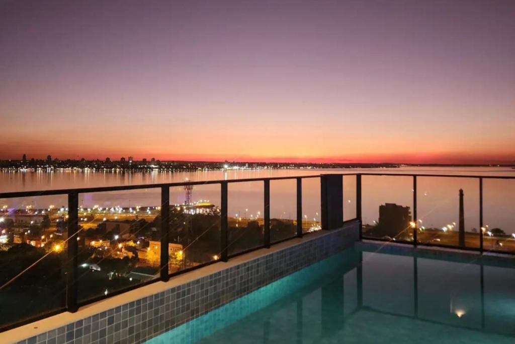 Apartament central with river views, pool and garage, Encarnación