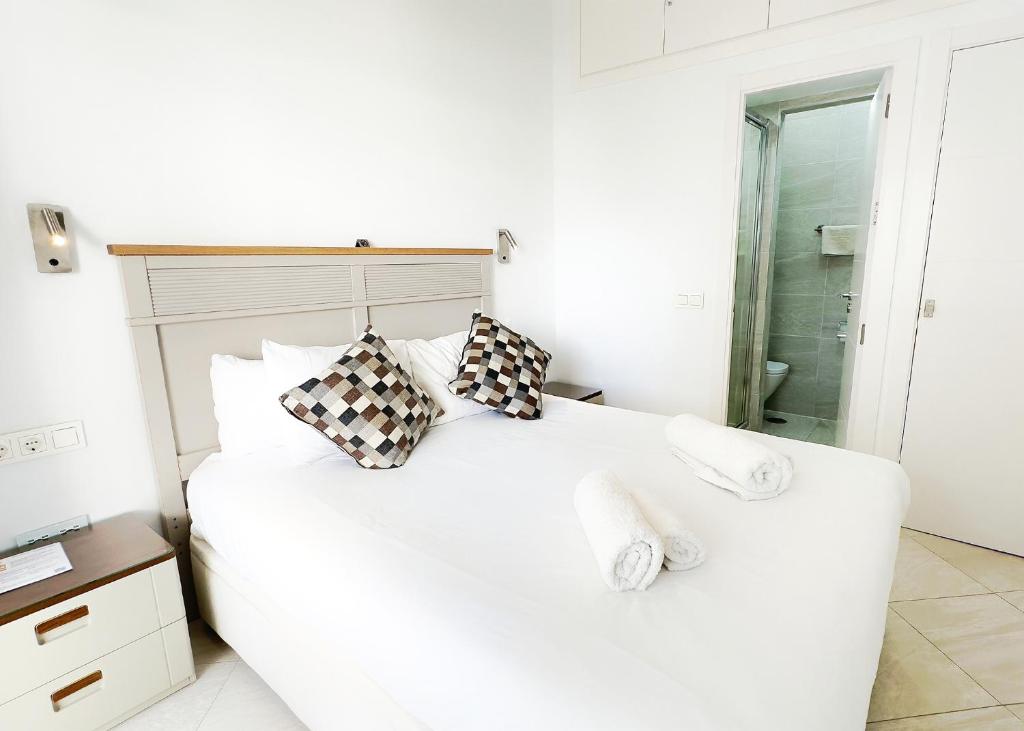 Skol 322 - Completely Renovated Beach Front Apartment Marbella - 4