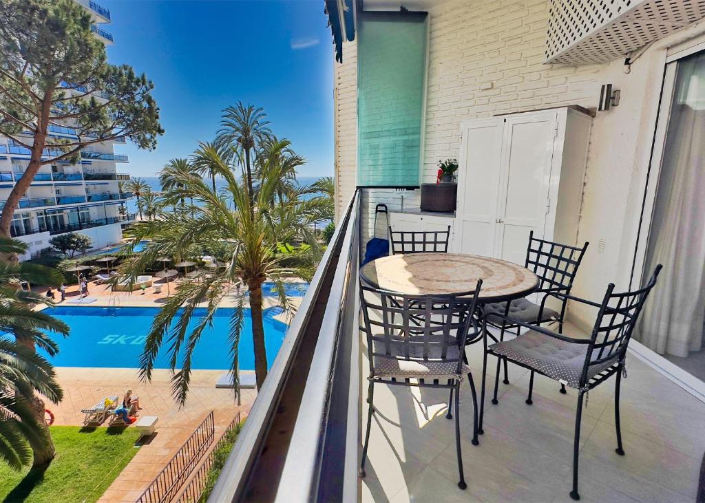 Skol 322 - Completely Renovated Beach Front Apartment Marbella, Marbella