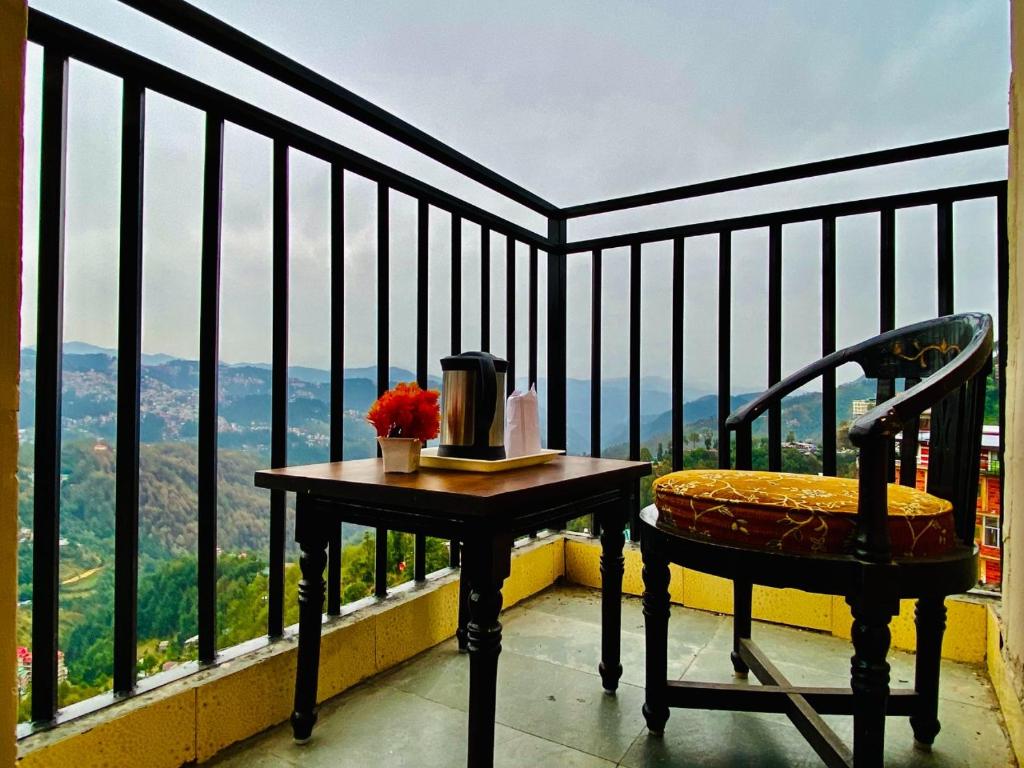 Balcony/terrace, Hotel Aachman Regency in Shimla