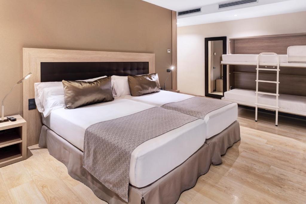 Hotel Room 5
