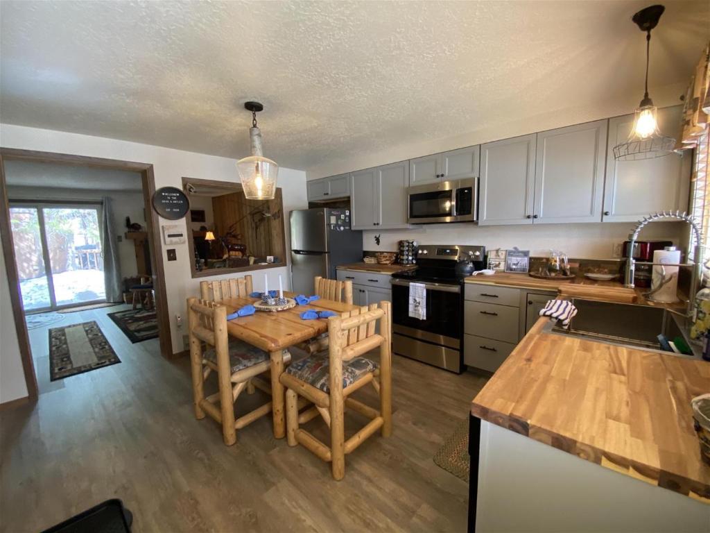 Hook and Antler, West Yellowstone