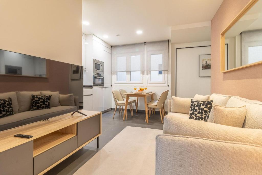 Vibrant 2-Bed Apartment for 3 in La Latina - 2