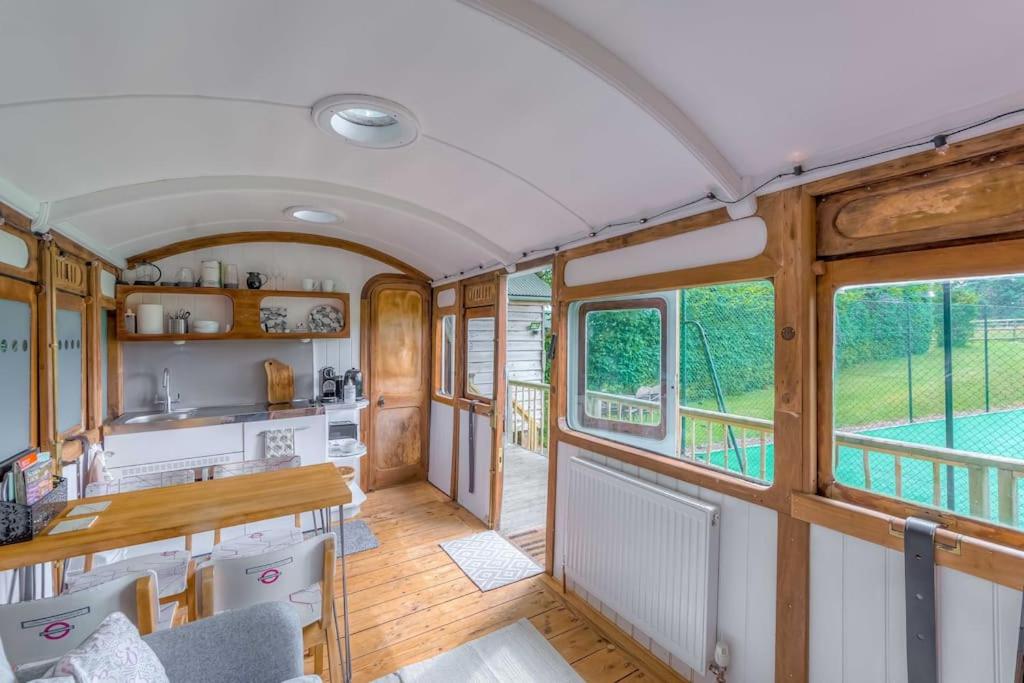 Railway Carriage accommodation with tennis court!, Walberton